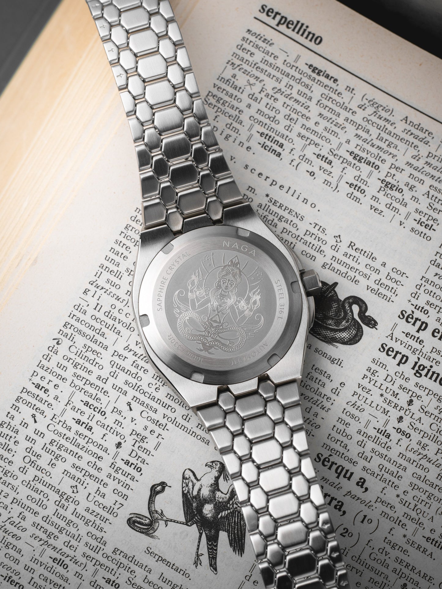 NAGA Spire 39 Silver White
