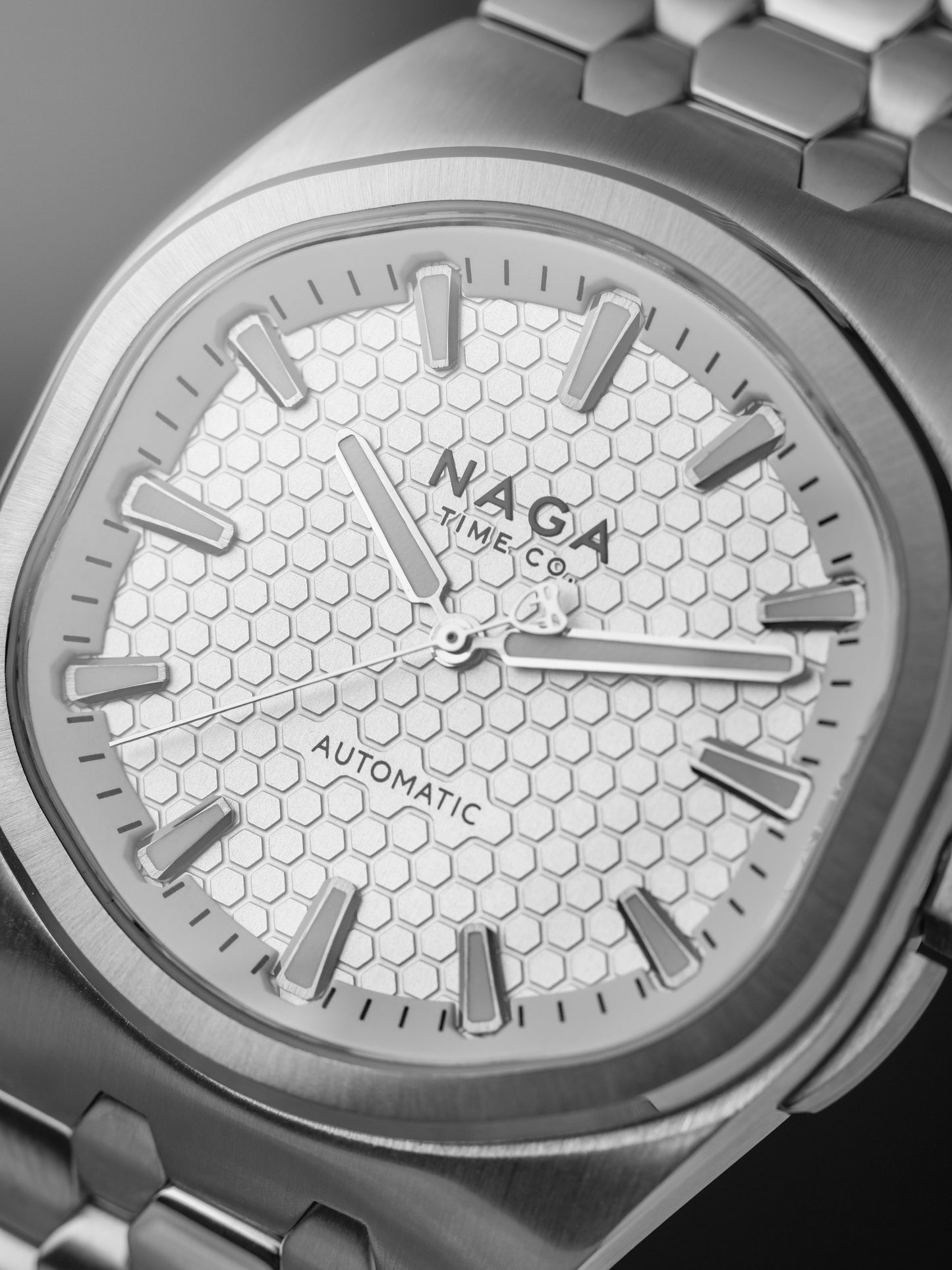 NAGA Spire 39 Silver White