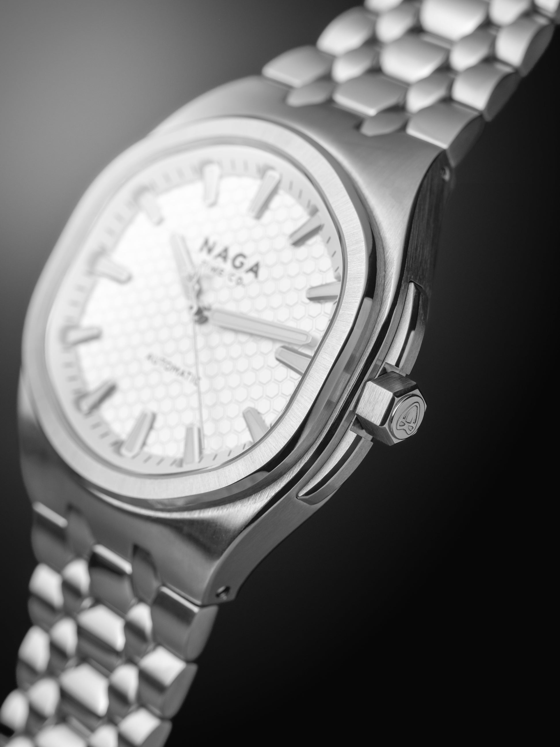 NAGA Spire 39 Silver White