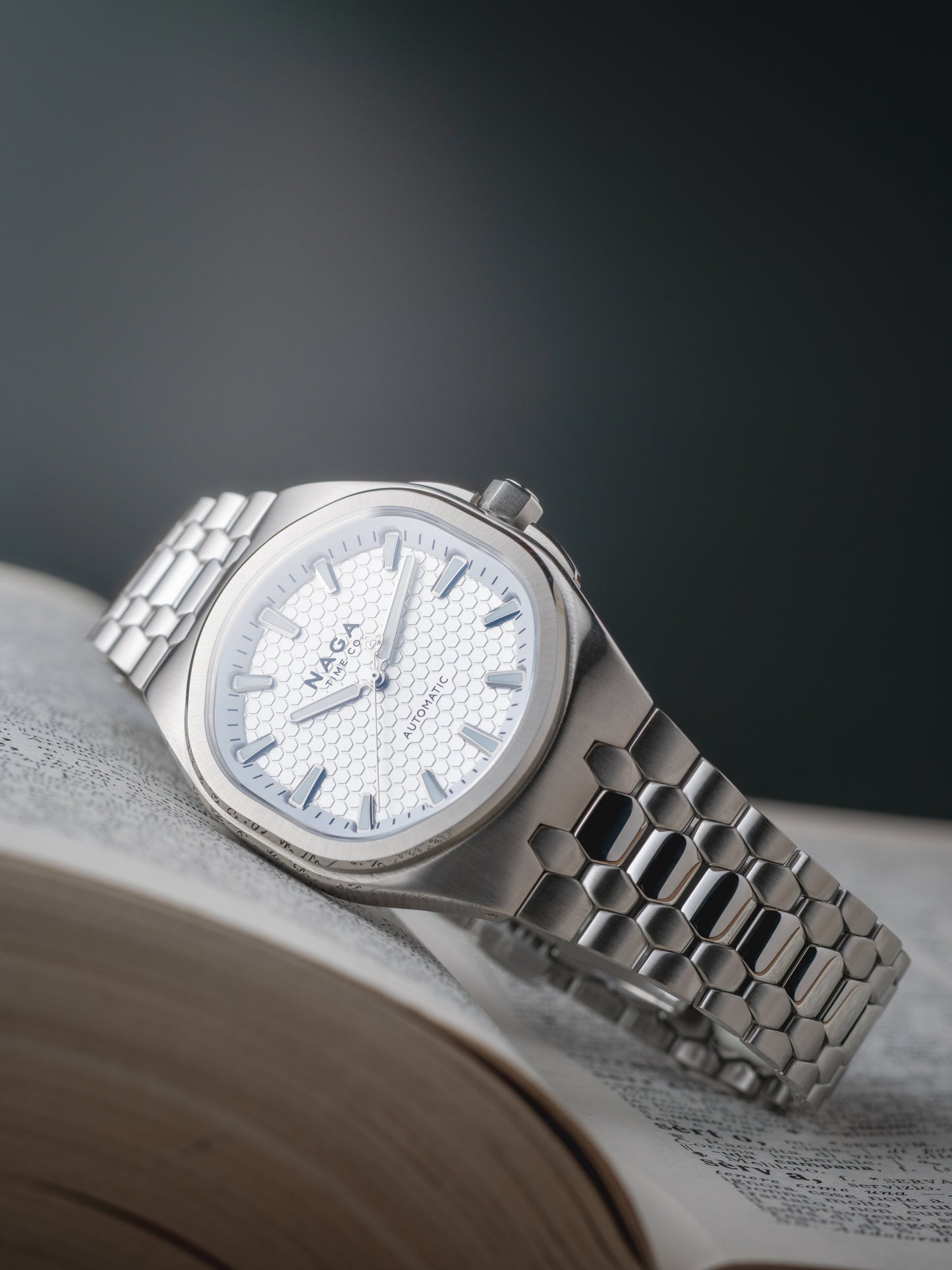 NAGA Spire 39 Silver White