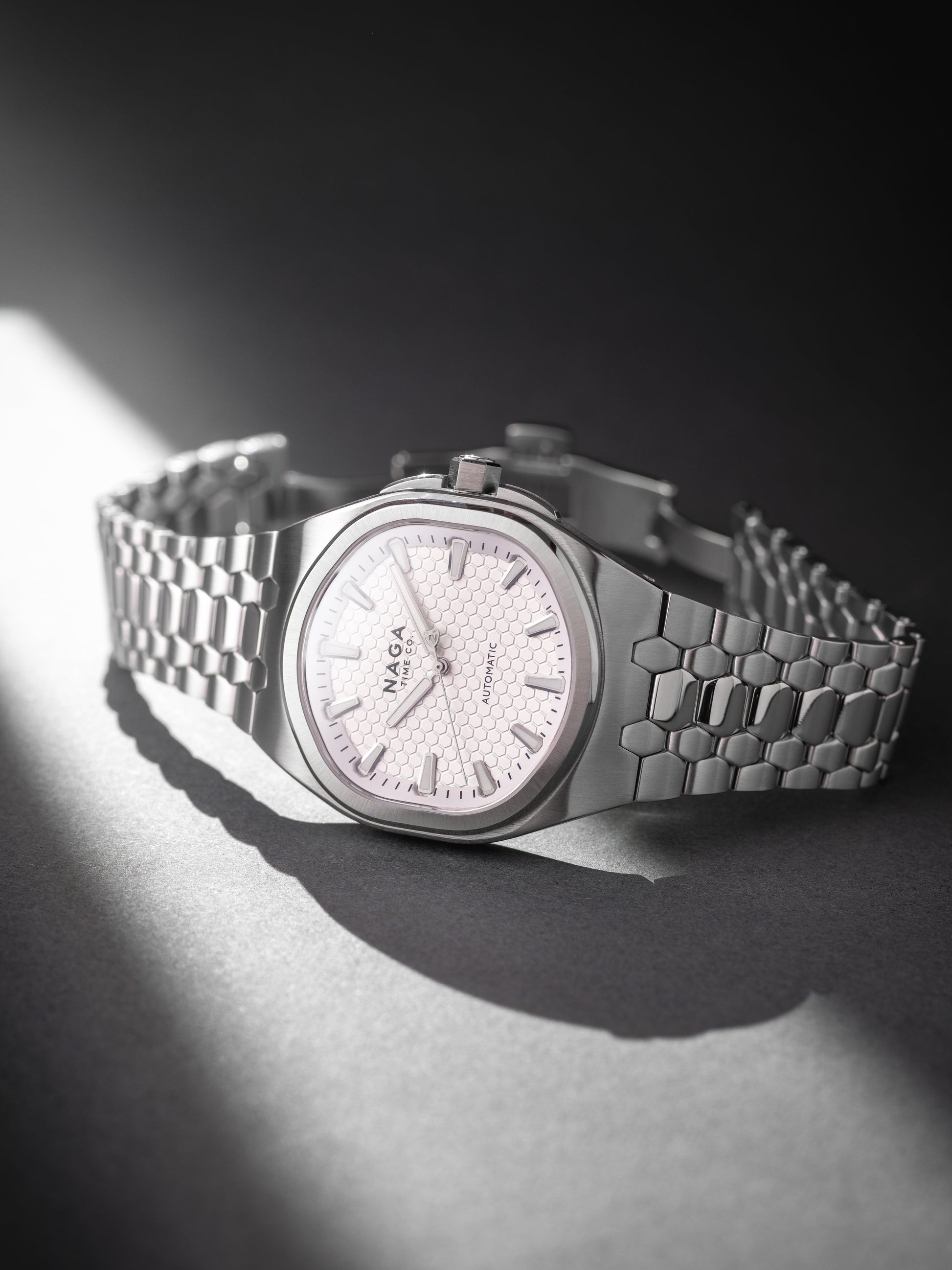 NAGA Spire 39 Silver White