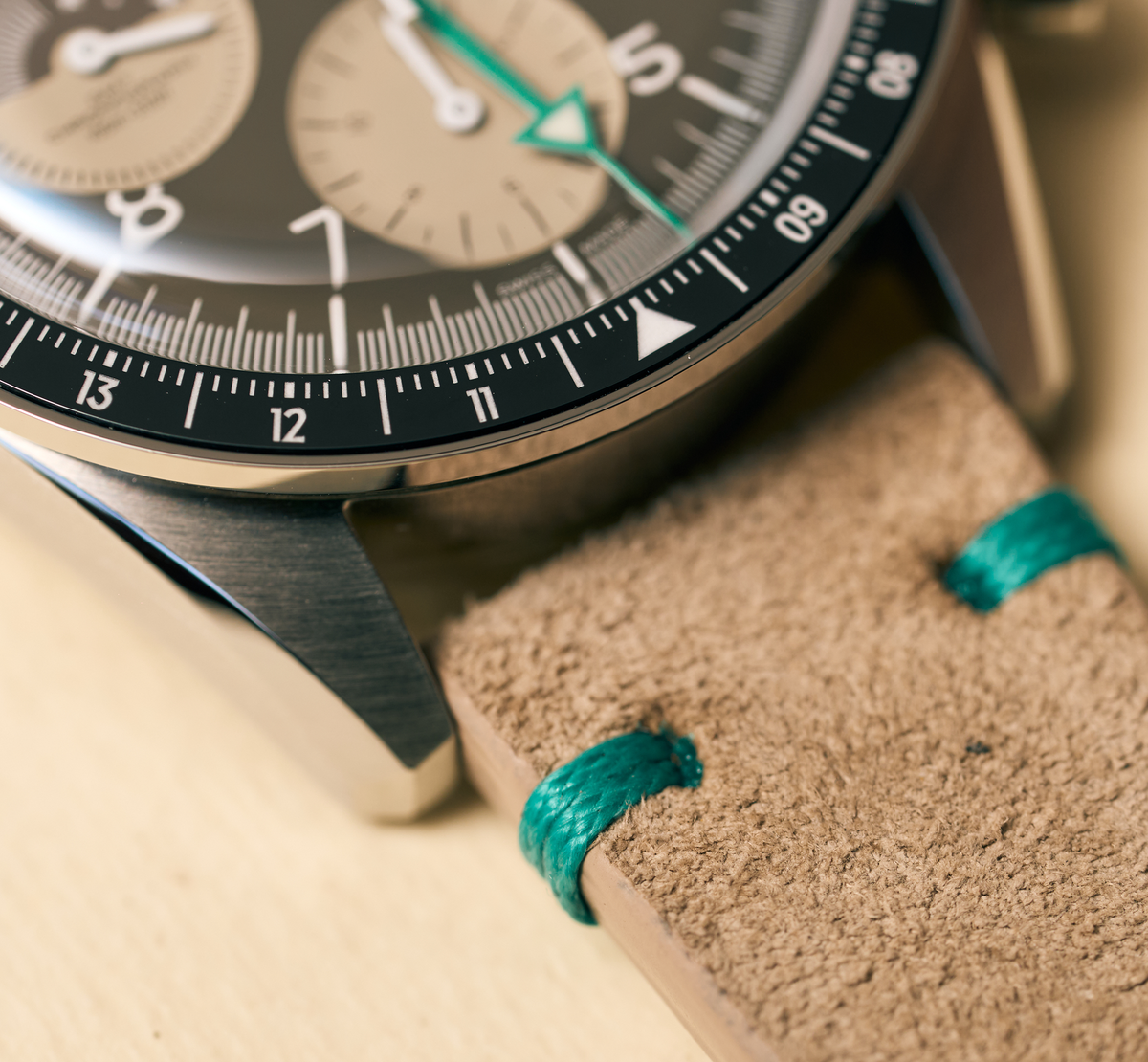 1956 Chrono GMT Cappuccino - Cinturino in suede beige vintage / Cinturino Tropical in gomma nera