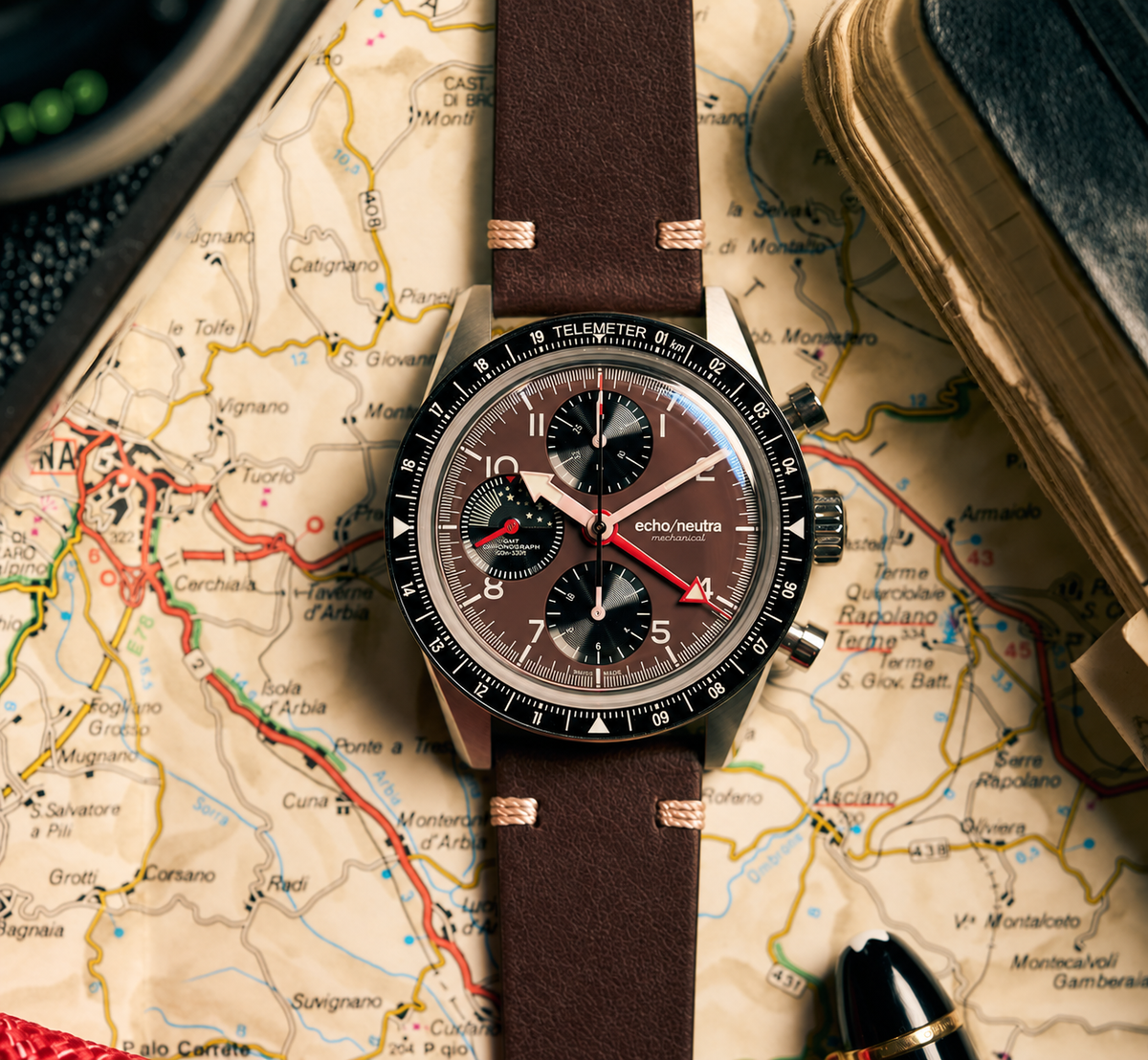 1956 Chrono GMT Purple - Cinturino in pelle di Bufalo Inglese Borgogna / Cinturino Tropical in gomma nera
